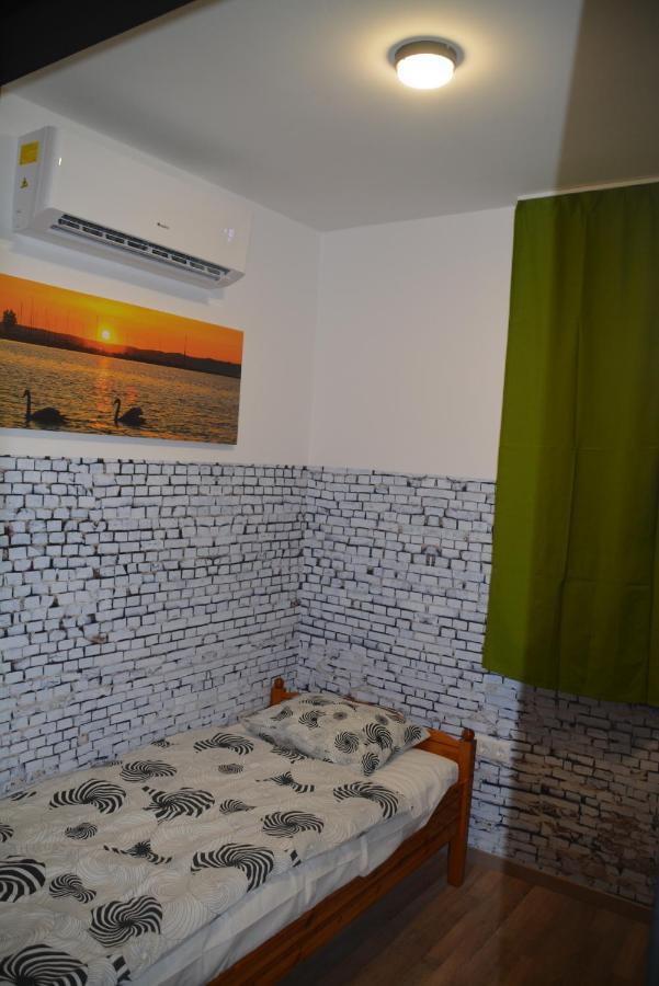 Kid Familia Panzio Balatonszarszo Bed & Breakfast Exterior foto