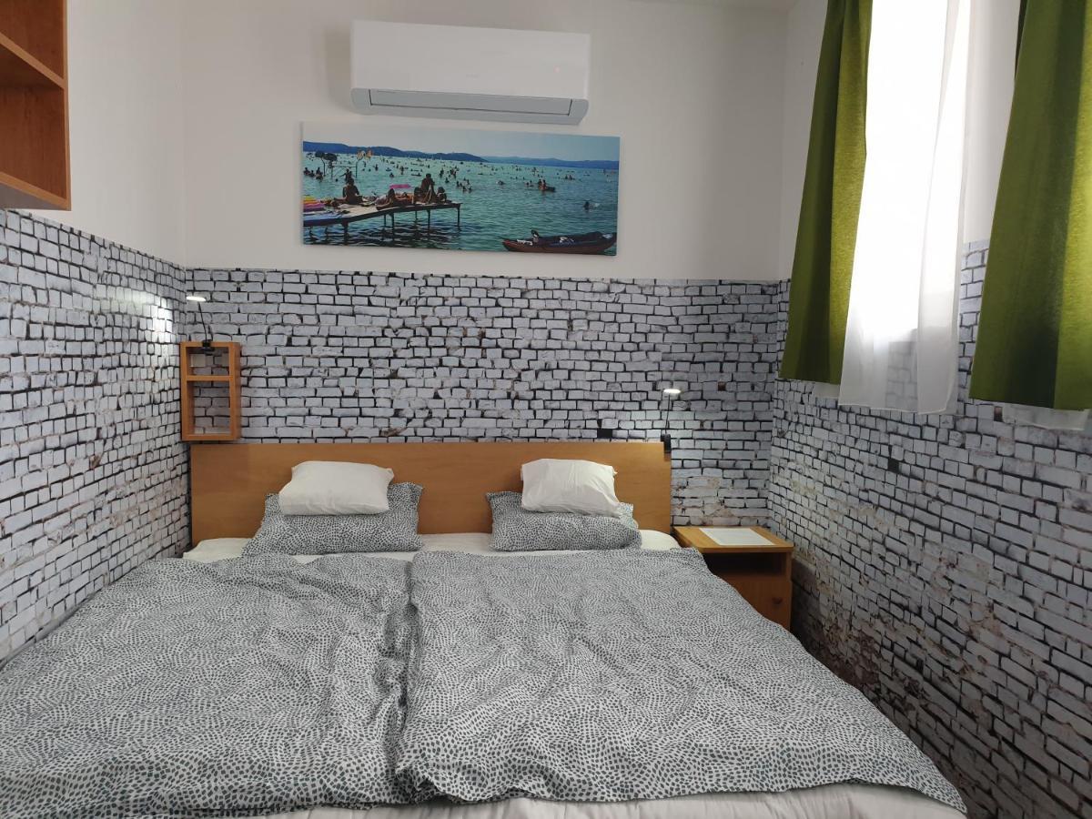 Kid Familia Panzio Balatonszarszo Bed & Breakfast Exterior foto
