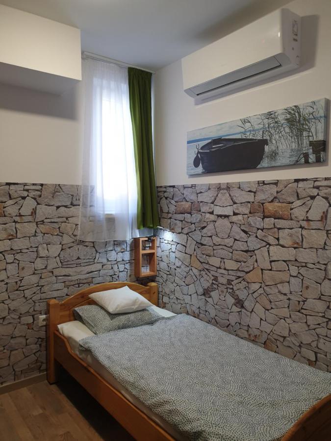 Kid Familia Panzio Balatonszarszo Bed & Breakfast Exterior foto