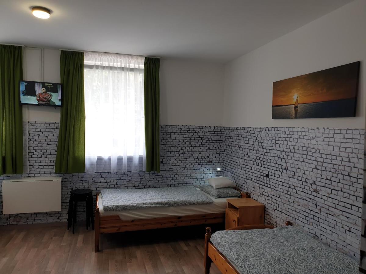 Kid Familia Panzio Balatonszarszo Bed & Breakfast Exterior foto