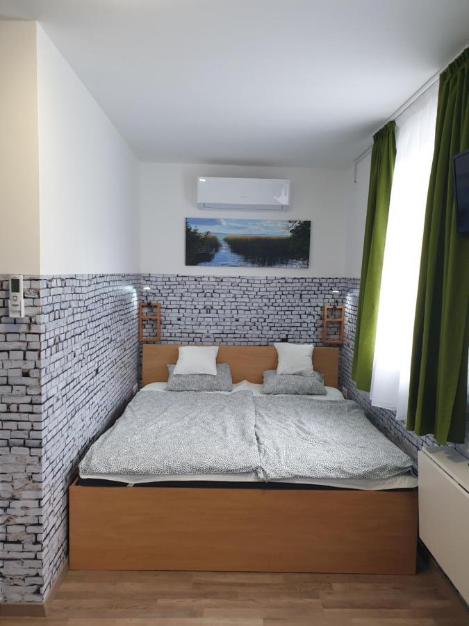 Kid Familia Panzio Balatonszarszo Bed & Breakfast Exterior foto